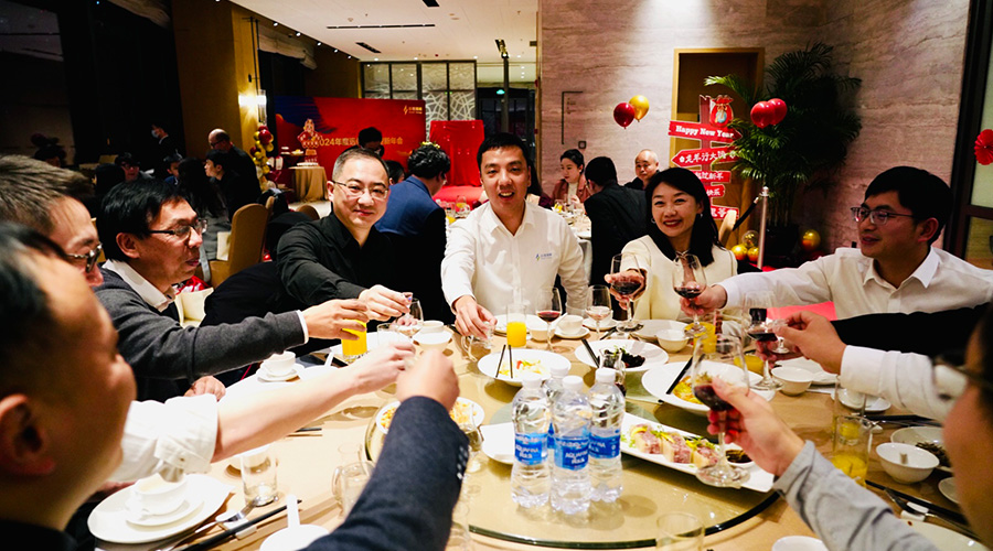 变革创新，突破前行 | 龙8国际储能2023年终总结大会及2024年迎新年会圆满落幕